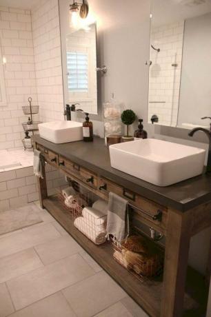 Yksinkertainen maalaismainen ja moderni turhamaisuus kylpyhuoneisiin