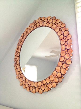 Stijlvolle en decoratieve houten spiegel