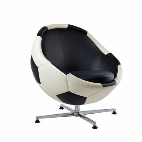 židle na fotbalové míče