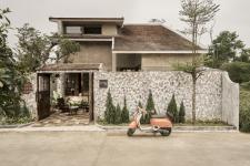 伝統的なエッセンスの素朴なアジアの家