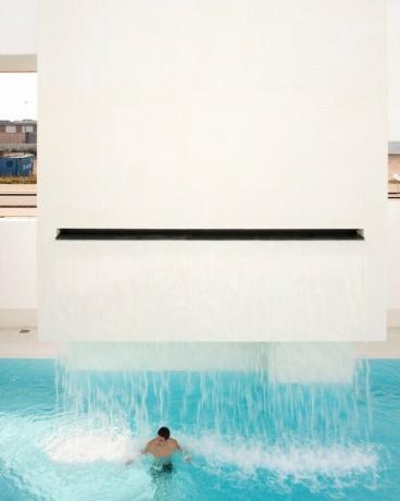 Wasserfall-Pool-Design Les Bains Des Docks Aquatic Center