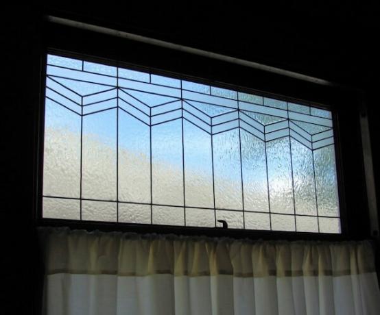 Fensterdesign aus faux verbleitem Glas