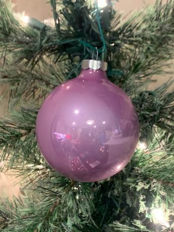 Čudovite pastelno vijolične božične žarnice