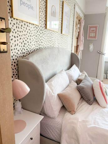 Leistungsstarkes Schlafzimmerdesign in mehreren Pastellfarben