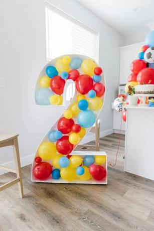 Übergroße Festzeltnummer aus Ballonschaum