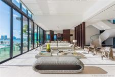 Magnifica villa moderna di Miami con panorama sull'oceano