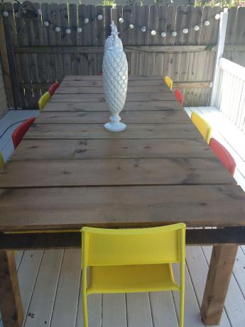 Ten Plank Pallet Project DIY Outdoor-Tisch